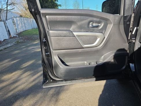 Used 2021 Nissan Titan SV w/ SV Convenience Package image 15