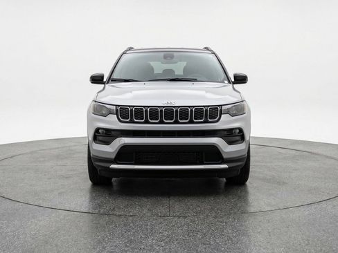 Used 2025 Jeep Compass Limited AWD/4WD image 2