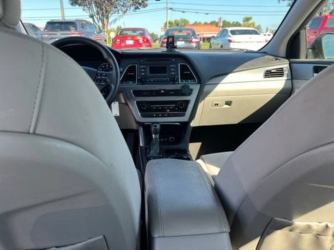 Used 2017 Hyundai Sonata SE FWD image 15
