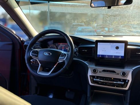 Used 2021 Ford Explorer XLT image 20