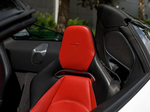 Used 2025 McLaren Artura Spider RWD image 40