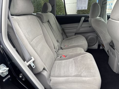 Used 2012 Toyota Highlander FWD w/ Tech Pkg image 12