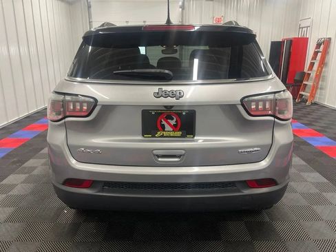 Used 2018 Jeep Compass Latitude w/ Popular Equipment Group AWD/4WD image 4
