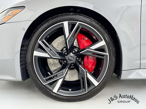 Used 2022 Audi RS 6 w/ Carbon Optic Package AWD/4WD image 40
