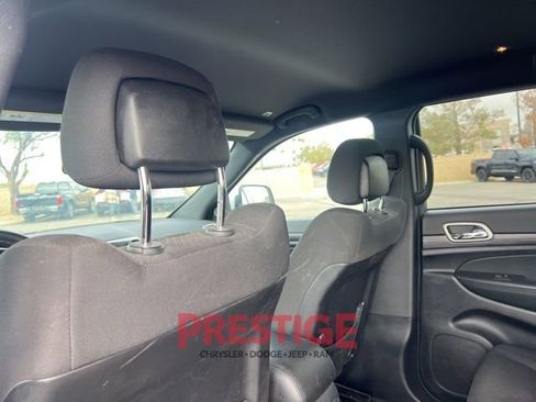 Used 2021 Jeep Grand Cherokee Laredo image 19