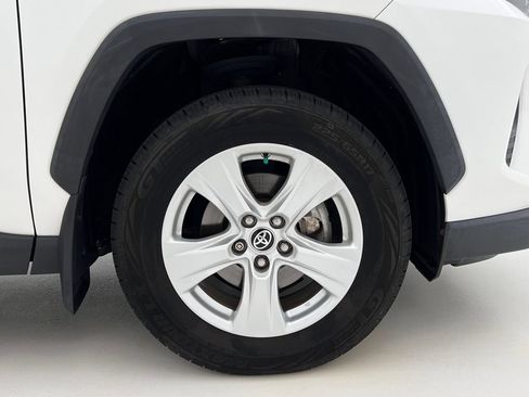 Used 2020 Toyota RAV4 XLE w/ XLE Grade Weather Package AWD/4WD image 29