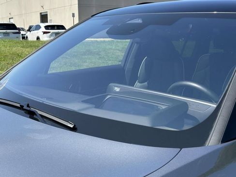 Certified 2026 Cadillac Vistiq Platinum w/ LPO, Floor Liner Package AWD/4WD image 12
