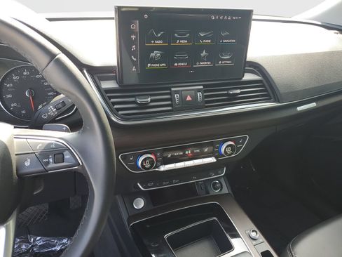 Used 2023 Audi Q5 2.0T Premium w/ Convenience Package AWD/4WD image 24