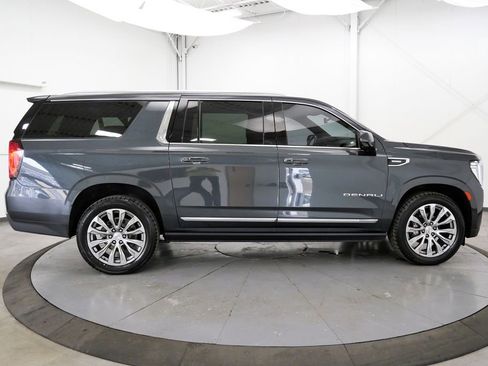 Used 2021 GMC Yukon XL Denali w/ Denali Premium Package AWD/4WD image 8
