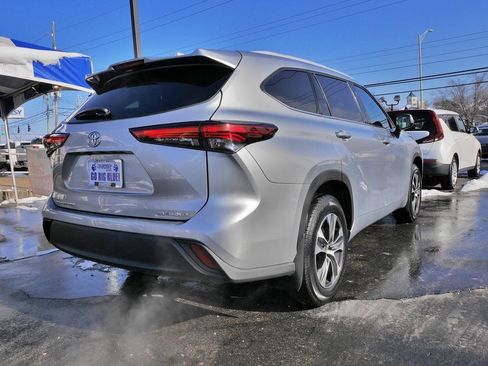 Used 2022 Toyota Highlander XLE image 7