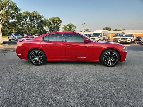 Used 2012 Dodge Charger SE RWD image 4