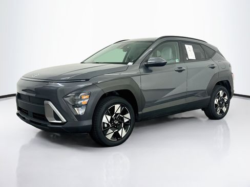 Used 2025 Hyundai Kona SEL AWD/4WD image 3