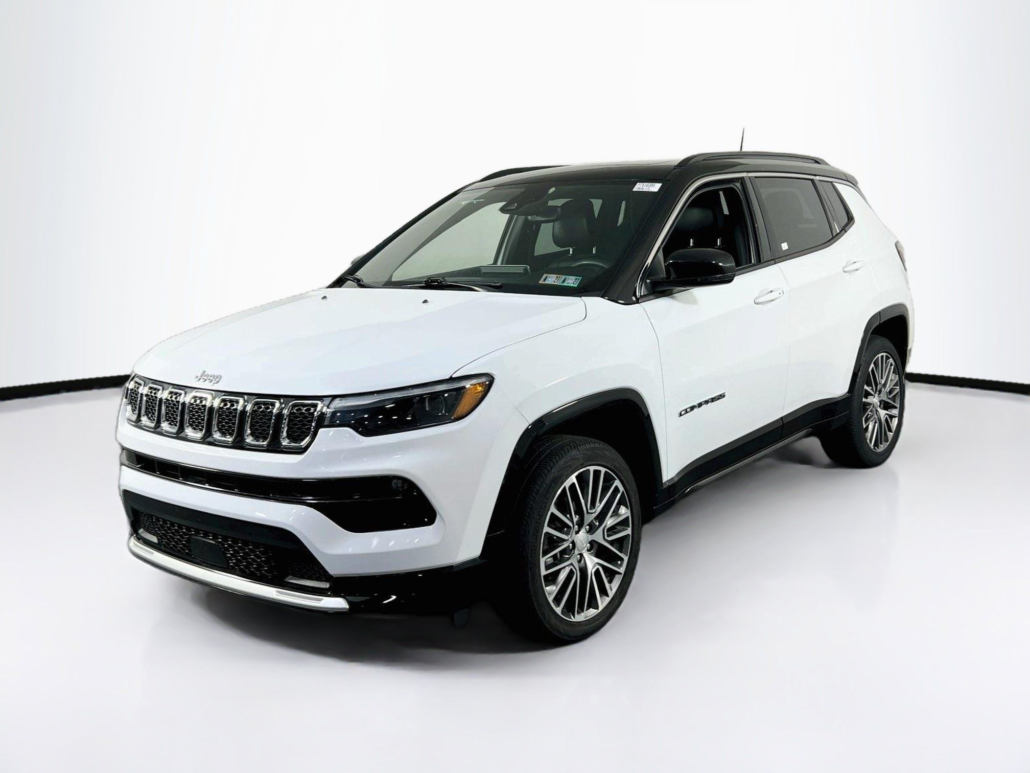 Used 2023 Jeep Compass Limited w/ Elite Group AWD/4WD image 1
