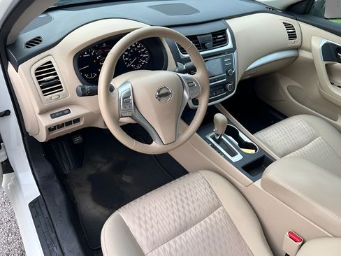 Used 2016 Nissan Altima 2.5 SV FWD image 16
