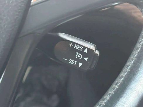 Used 2013 Toyota Avalon XLE image 18