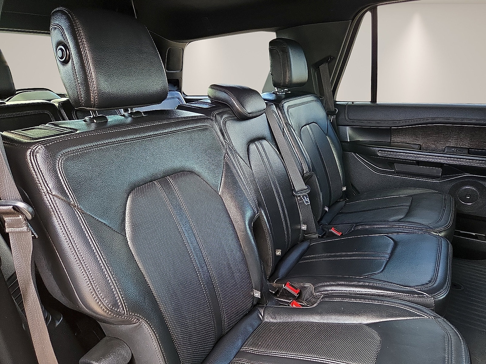 Used 2019 Ford Expedition Limited RWD image 9