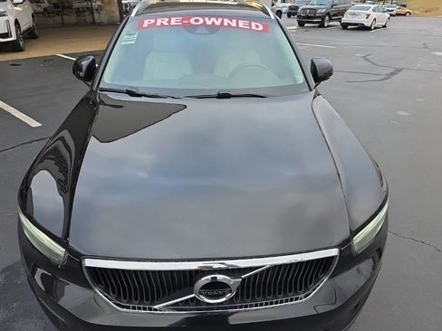 Used 2022 Volvo XC40 T5 Momentum image 9