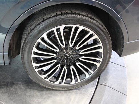 Used 2023 Lincoln Aviator Black Label w/ Class IV Trailer Tow Package image 35