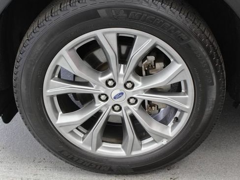 Used 2023 Ford Explorer XLT w/ Equipment Group 202A AWD/4WD image 13