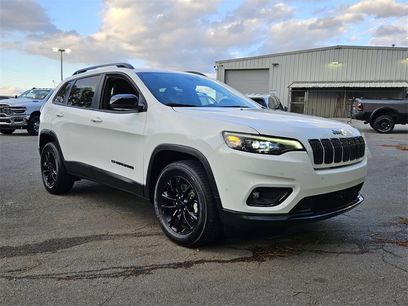 Used 2023 Jeep Cherokee Altitude Lux