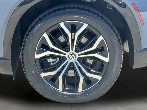 Certified 2025 Toyota Crown Signia AWD/4WD image 25