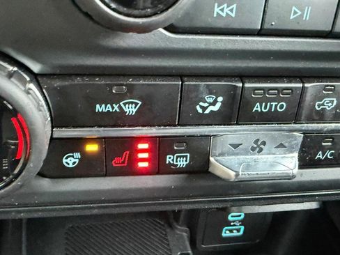 Used 2025 Ford Bronco Badlands image 22