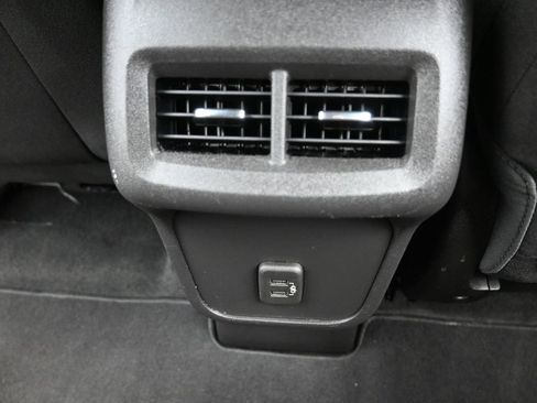 Used 2024 GMC Terrain SLE image 12