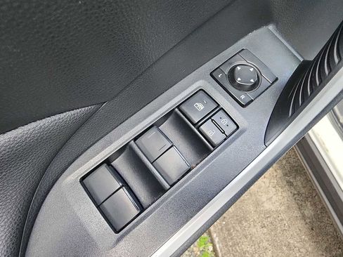 Used 2022 Toyota RAV4 LE image 14