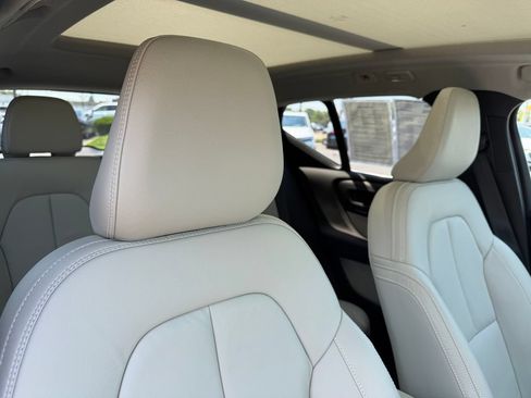 Certified 2024 Volvo XC40 B5 Plus w/ Protection Package Premier AWD/4WD image 16