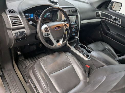 Used 2015 Ford Explorer XLT w/ Equipment Group 202B AWD/4WD image 12