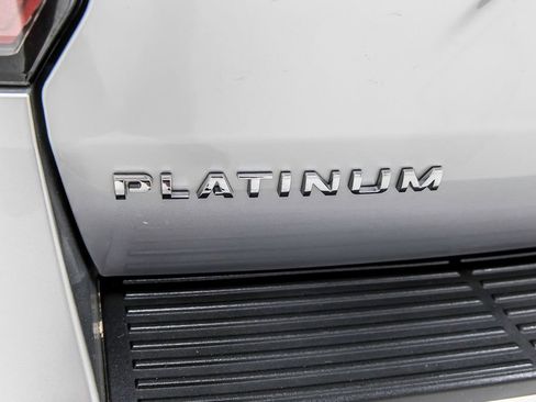 Used 2019 Ford Expedition Platinum RWD image 5