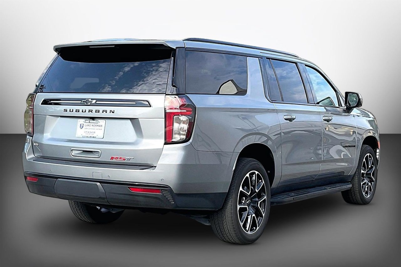 Used 2024 Chevrolet Suburban RST w/ Luxury Package AWD/4WD image 8