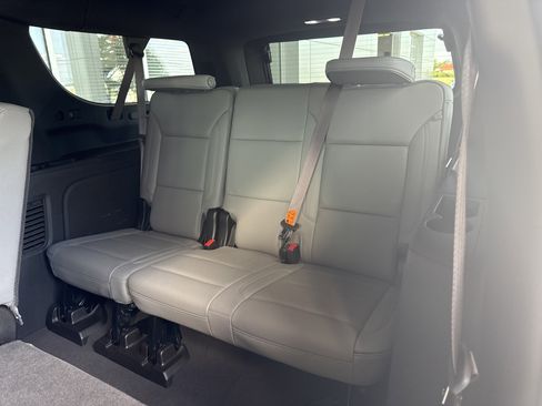 Used 2024 GMC Yukon XL SLT image 11
