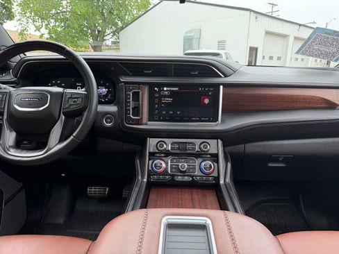 Used 2023 GMC Yukon Denali Ultimate AWD/4WD image 18