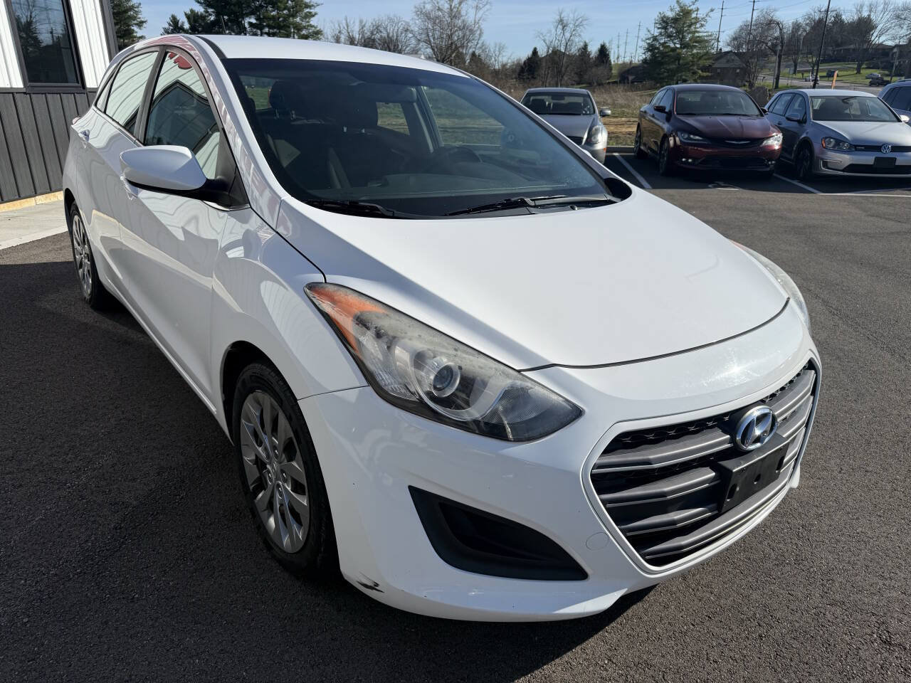 Used 2017 Hyundai Elantra GT FWD image 4