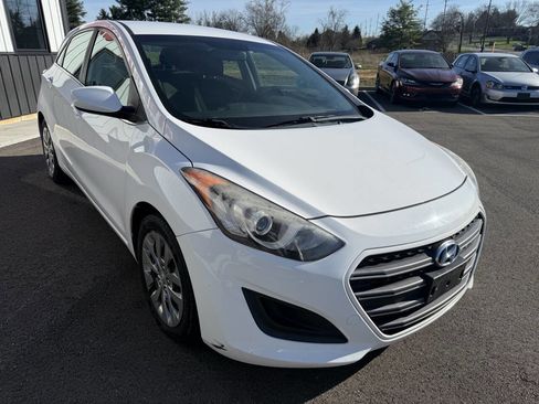 Used 2017 Hyundai Elantra GT image 4