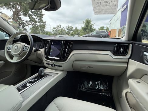 Certified 2023 Volvo XC60 B5 Plus AWD/4WD image 13