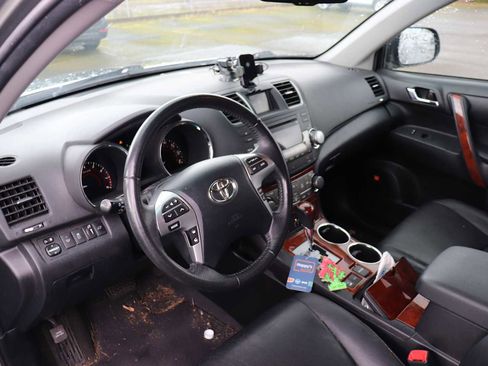 Used 2011 Toyota Highlander Limited w/ Tow Pkg image 10