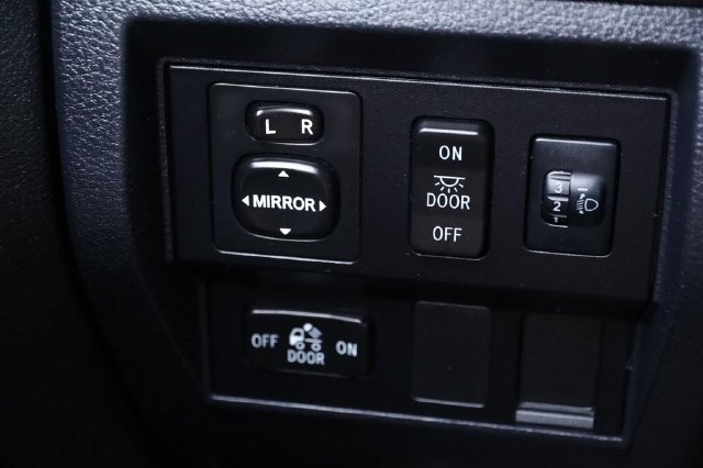 Used 2017 Toyota Tundra SR5 AWD/4WD image 18