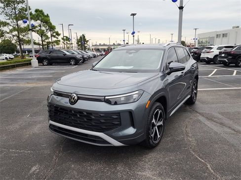 New 2025 Volkswagen Tiguan SE image 6