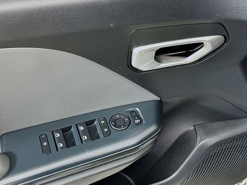 Used 2025 Kia K4 LX image 15