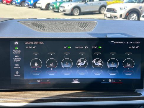 Used 2023 BMW X7 xDrive40i AWD/4WD image 24