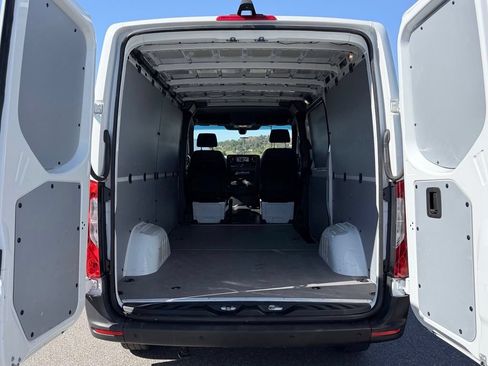 Used 2025 Mercedes-Benz Sprinter 2500 image 11