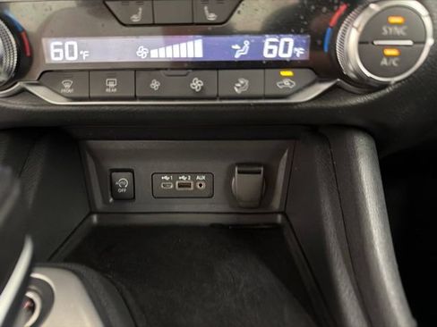 Used 2025 Nissan Sentra SR FWD image 18
