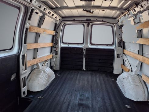 Used 2018 GMC Savana 2500 w/ Driver Convenience Package image 27