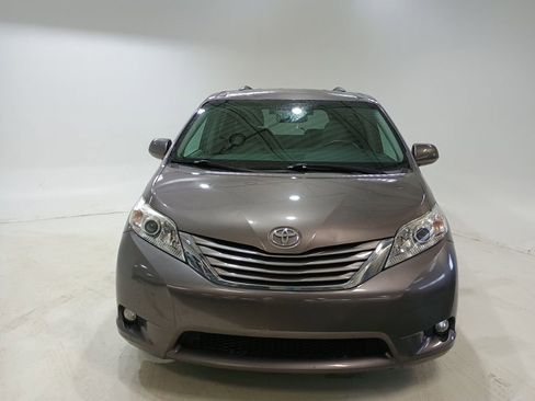 Used 2016 Toyota Sienna L image 2