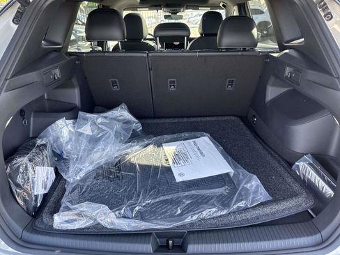 New 2026 Volkswagen Tiguan SE R-Line FWD image 5