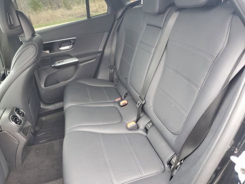 Used 2025 Mercedes-Benz GLC 300 4MATIC image 32