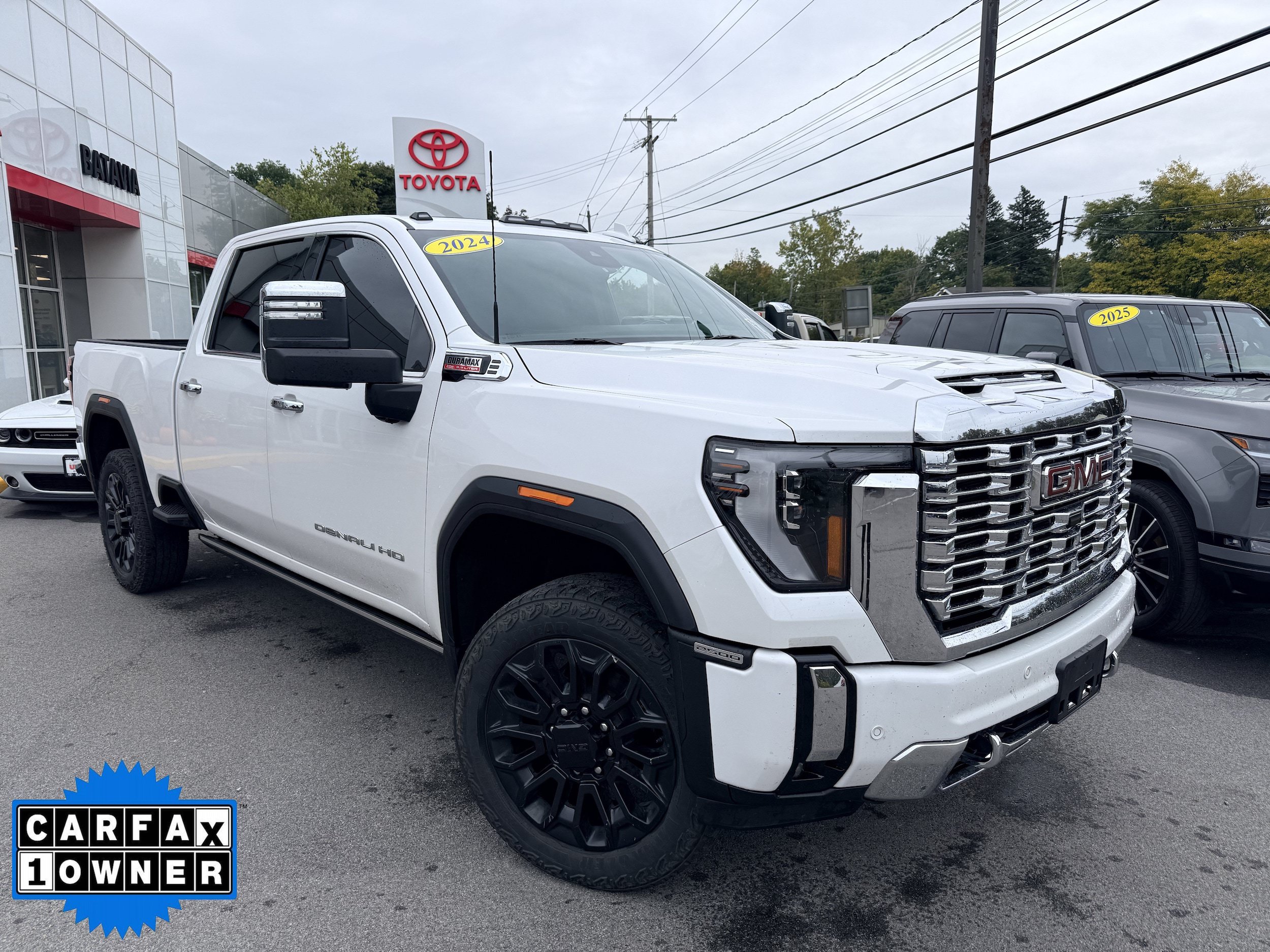 Used 2024 GMC Sierra 2500 Denali w/ Denali Reserve Package AWD/4WD image 1