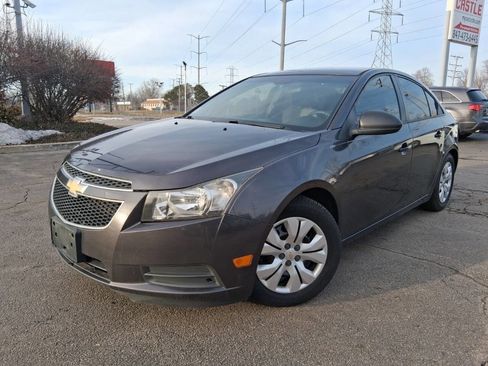 Used 2014 Chevrolet Cruze LS image 1